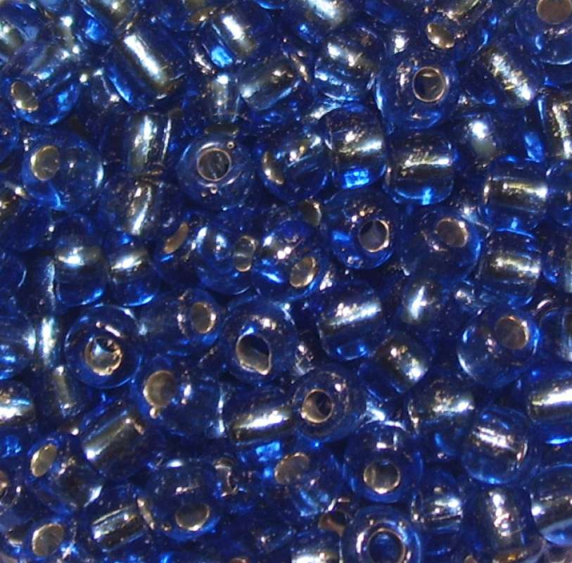 Rocailles 4mm mit Silbereinzug hellblau